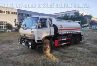 Dongfengขับเคลื่อนหกล้อEQ2102รถบรรทุกเติมน้ำมัน_6m3รถบรรทุกเติมน้ำมันนอกถนน_190HP National IVรถบรรทุกเติมน้ำมันส่งออก