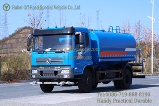 Dongfeng 15 ลูกบาศก์เมตร Greening Spray Truck_4x2 ยานพาหนะสุขาภิบาลเพื่อการส่งออก