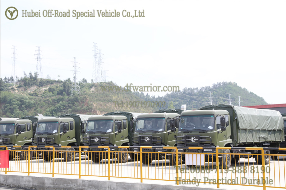 Dongfeng 4x2 ด้านหลัง Dual Tire Flat Cam Camper Showcase