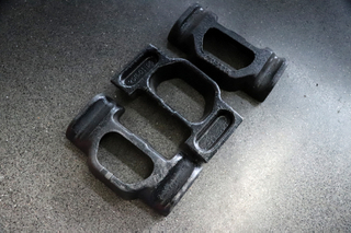 Dongfeng ขับเคลื่อนหกล้อ EQ2100 รถบรรทุกออฟโรดแผ่นเหล็กจำกัดที่นั่ง